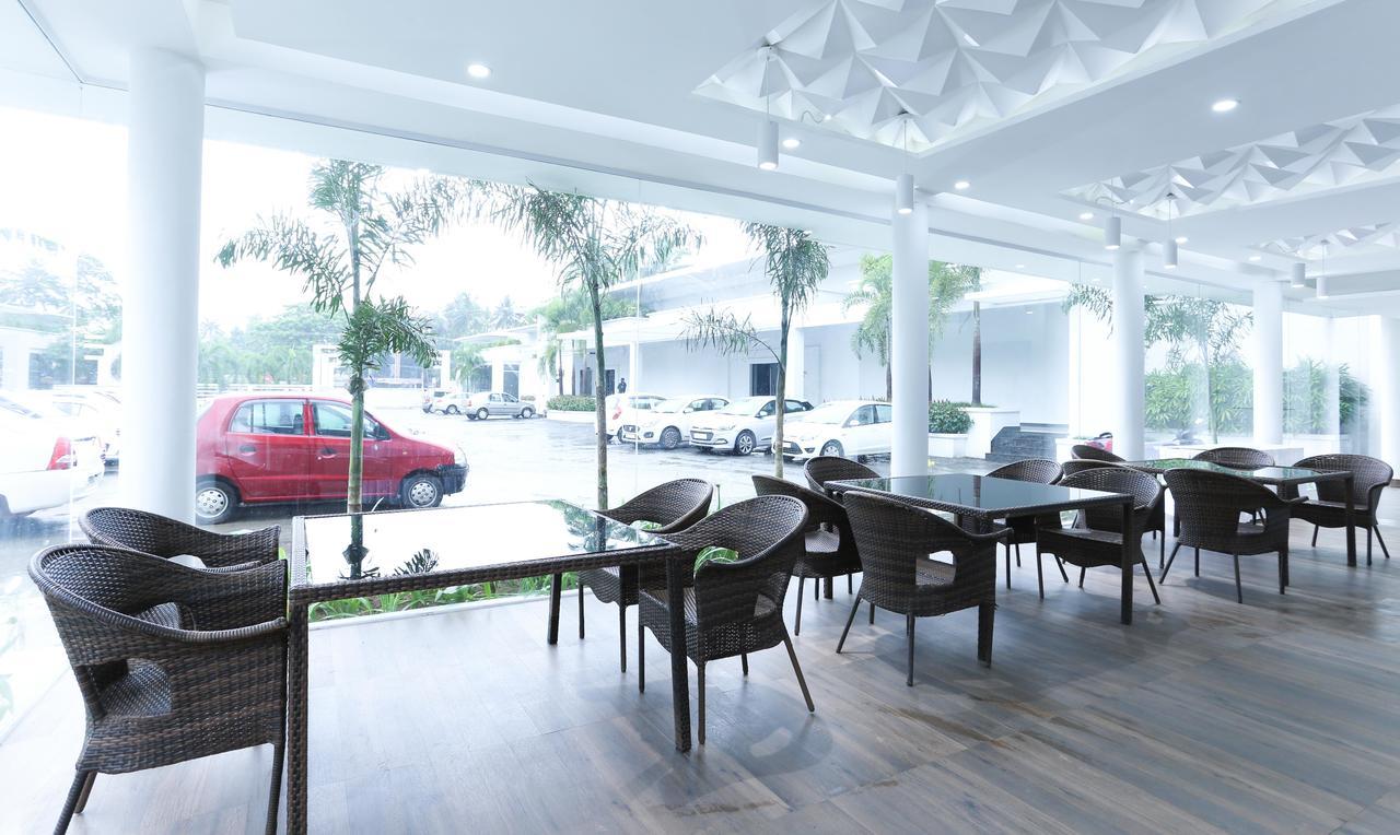 Treebo Trend Al Saj Convention Centre Kazhakuttam Exterior foto