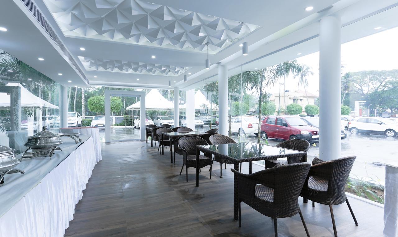 Treebo Trend Al Saj Convention Centre Kazhakuttam Exterior foto